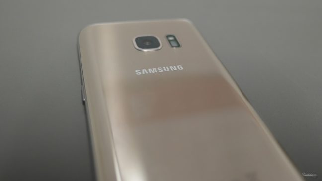 Samsung Galaxy S7 back angled