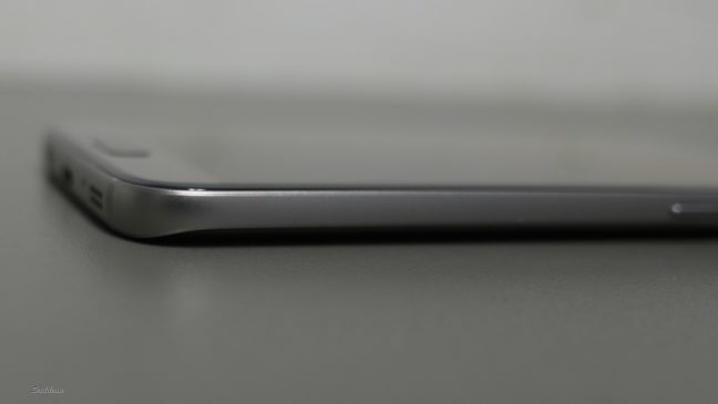 Samsung Galaxy S7 right-bottom side